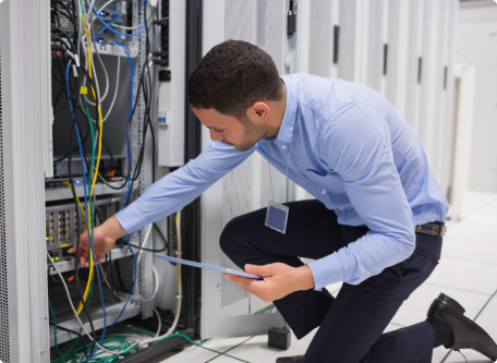 Travaux de câblage et remise au propre d’une baie informatique